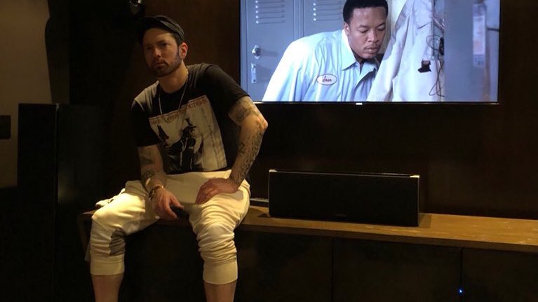 DailyRapFacts's tweet photo. Eminem’s new album “Kamikaze” generated $1.8 million in revenue first week https://t.co/fAiCTP8Fba