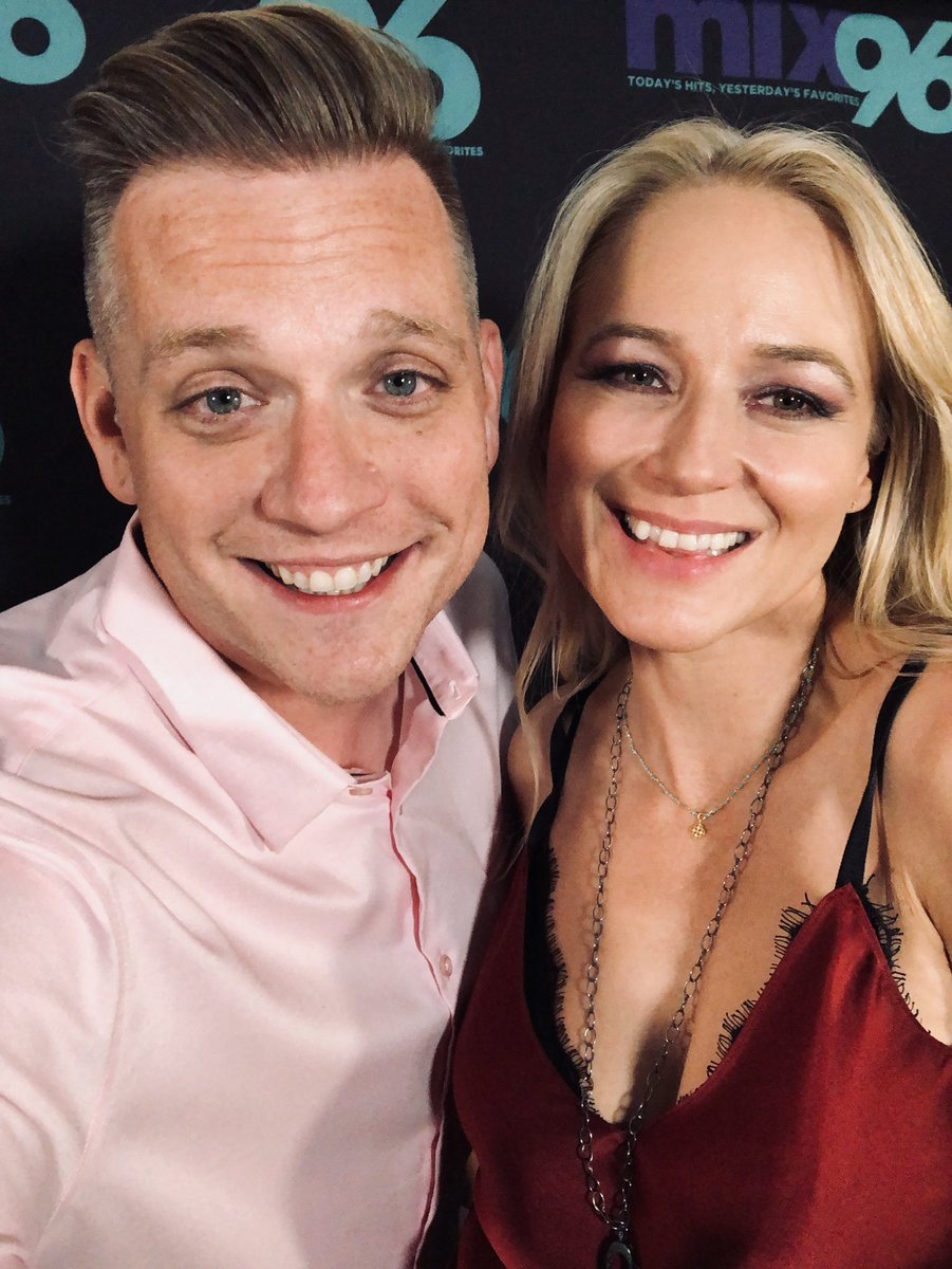 KoryOnTheRadio's tweet photo. Got to chat with @jeweljk at work tonight. How awesome is that!? Today was admittedly rough for me, but my @mix96sac family put on a hell of a show tonight at #BCE2018 and finishing my day laughing it up with an incredible talent was the cherry on top. I love this life! https://t.co/GejnHJjBpB