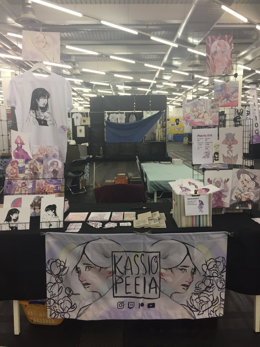 kassiopeeia's tweet photo. Table is uuuuup der you at G27 #comiccongermany #gccmunich #Gamer #comicart #tableing https://t.co/lyZE7IH1nm