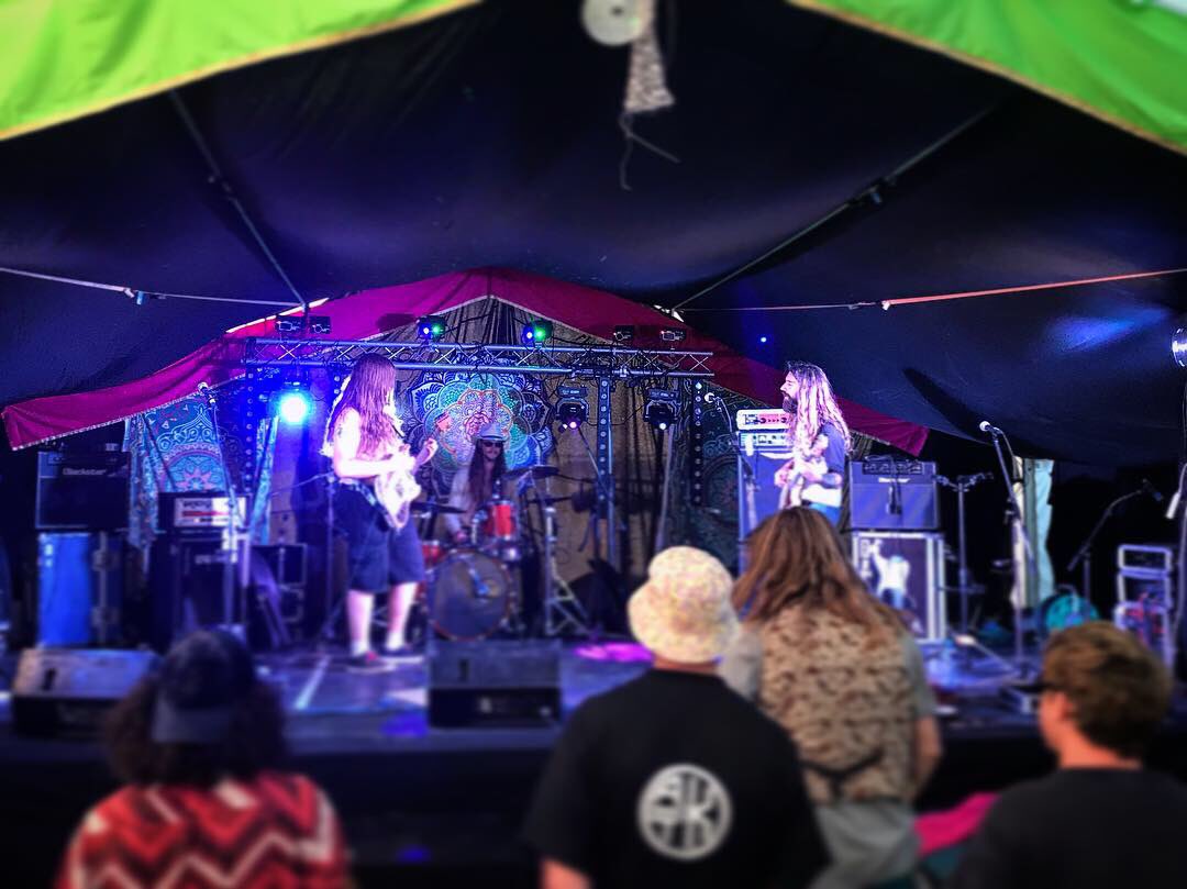 TomGirard's tweet photo. A few of my highlights of the first day of #sarkrootsfestival 2018 - #TheCrowman #TheCrowband @LordVapourBand @HonestCrooksGsy @AndyQuickMusic #music #livemusic #musicfestival #sark @sarkroots https://t.co/EzJNEvxlLU