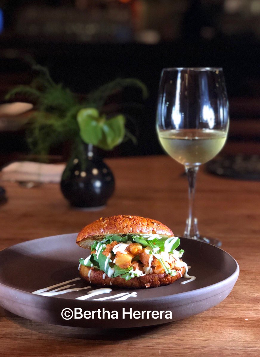 ConApetito's tweet photo. #MiGritoEsPor empezar a festejar las fiestas patrias en @cascabel_cdmx donde @lulachef cocina un menú muy mexicano bien marinado con vinos de Casa Madero. #Hagamospaís https://t.co/9GFui4XDhC