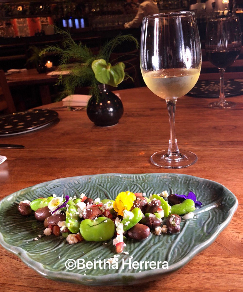 ConApetito's tweet photo. #MiGritoEsPor empezar a festejar las fiestas patrias en @cascabel_cdmx donde @lulachef cocina un menú muy mexicano bien marinado con vinos de Casa Madero. #Hagamospaís https://t.co/9GFui4XDhC
