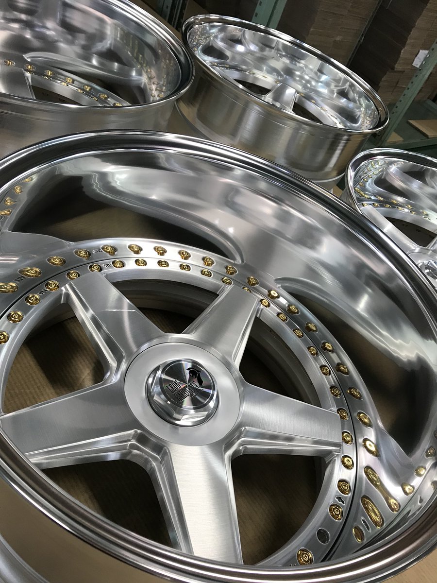 superstarwheel's tweet photo. LEONHARDIRITT"Glaube"(FACE2)
3D BRUSHED & GOLD PIERCE
Deep lip (200mm!)
NEWモデル「グラウベ」(FACE2)の激深200リム!! このリムは19インチ(リバース)全レオンハルト対応^_^
挑戦者待っています!
#leonhardiritt #leonhardirittglaube #deeplip #deeprim #レオンハルト #グラウベ #ディープリム https://t.co/8rBdS20mzm
