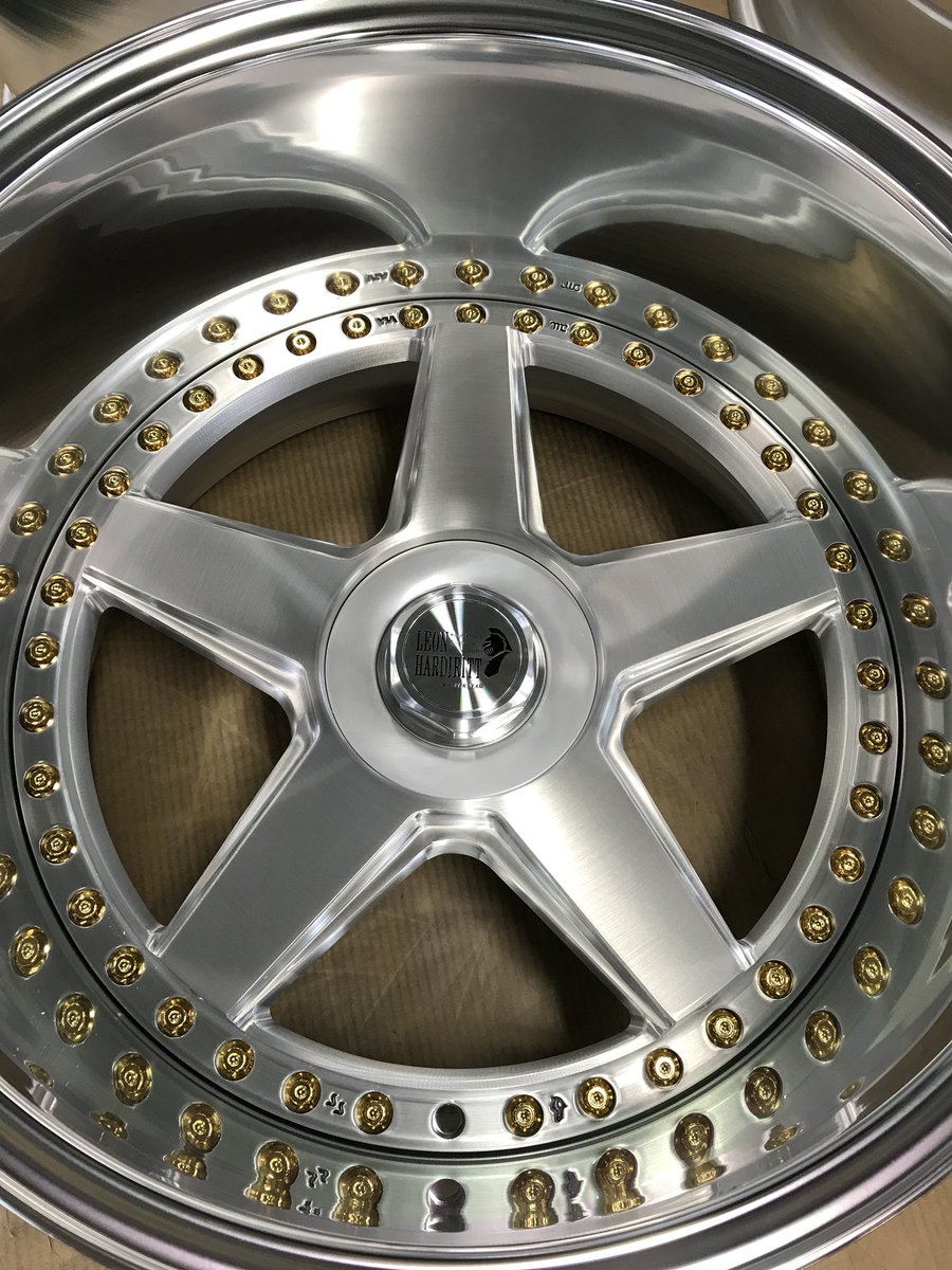 superstarwheel's tweet photo. LEONHARDIRITT"Glaube"(FACE2)
3D BRUSHED & GOLD PIERCE
Deep lip (200mm!)
NEWモデル「グラウベ」(FACE2)の激深200リム!! このリムは19インチ(リバース)全レオンハルト対応^_^
挑戦者待っています!
#leonhardiritt #leonhardirittglaube #deeplip #deeprim #レオンハルト #グラウベ #ディープリム https://t.co/8rBdS20mzm