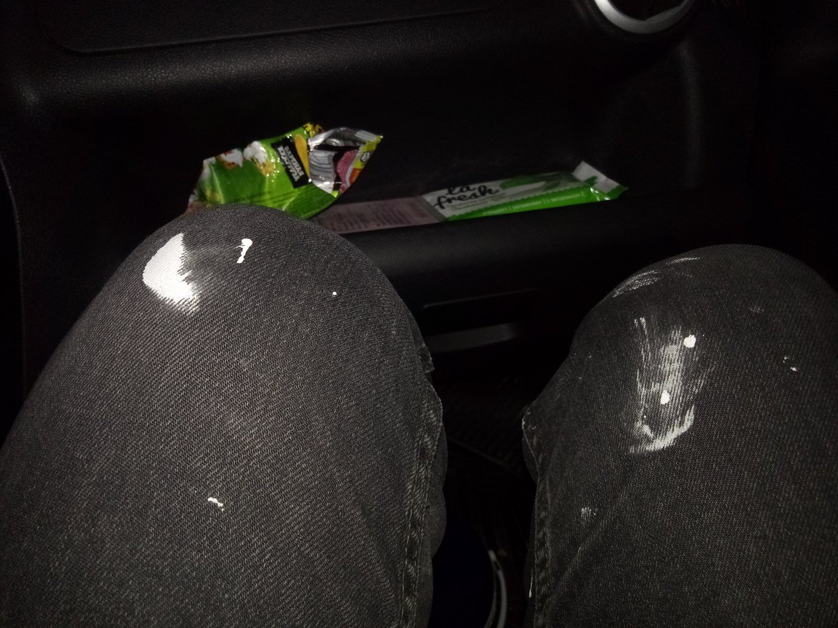 id_orb's tweet image. Рисуя ночью, пьяным на асфальте послание для дамы сердца своей, одевайтесь как бомжи, ибо рискуете убить любимые джинсы, дети мои.