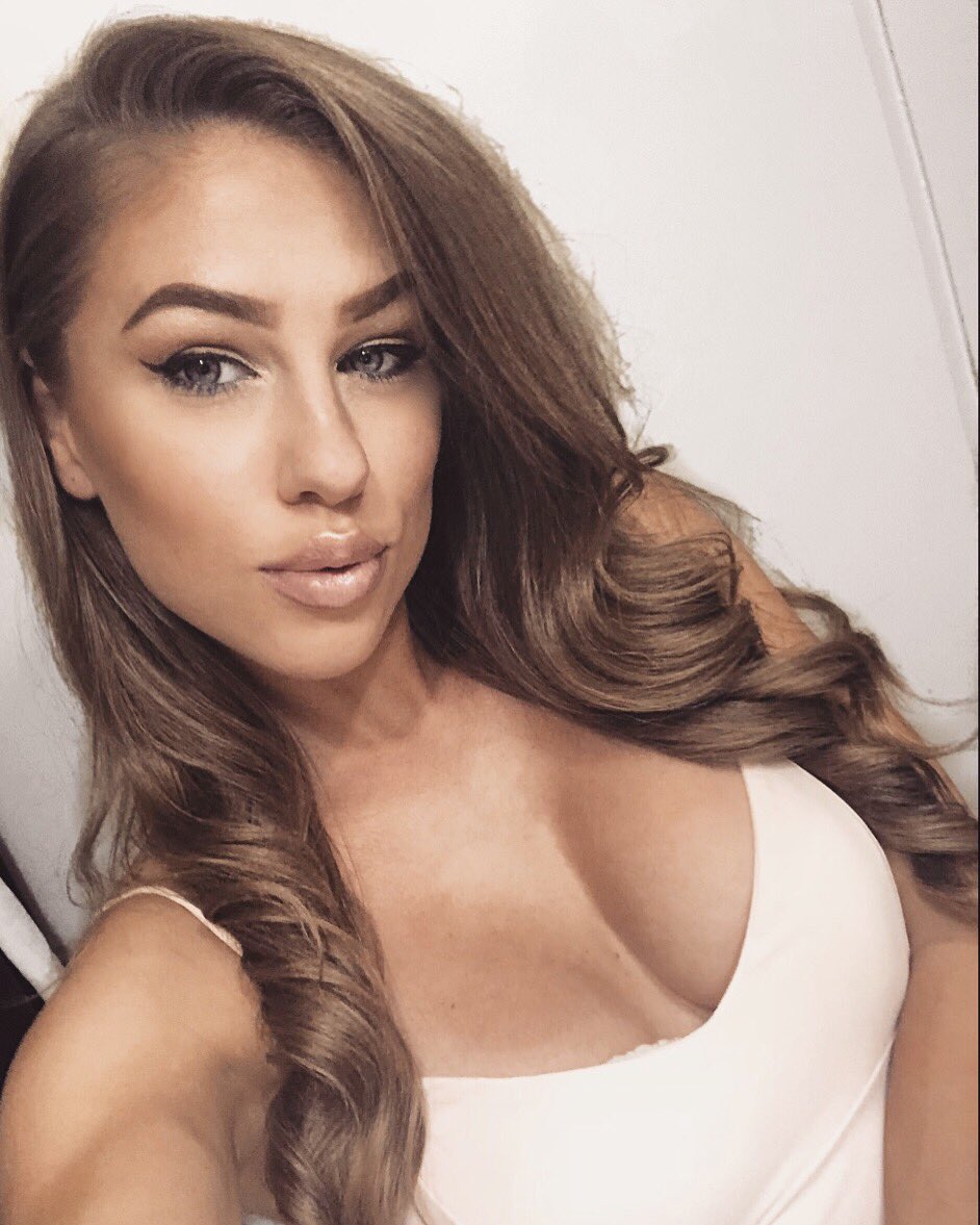 EmilyElyse_10's tweet photo. Haven’t tweeted in a year and a half...#AmIback #probablynot #stillalive #Tweet #tweet #kbye https://t.co/ai8tZvHqW8