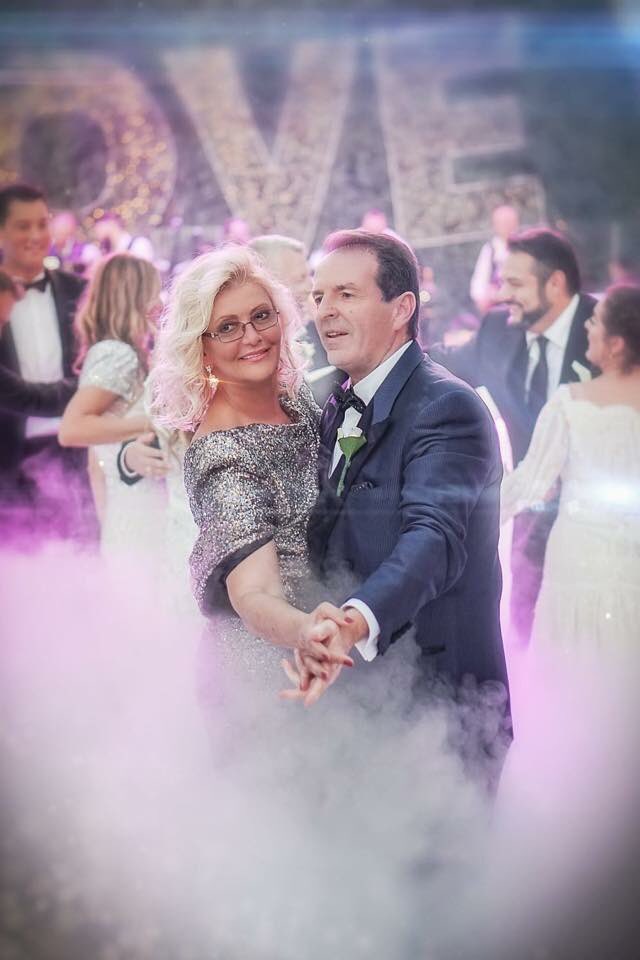 BogoljubKaric's tweet photo. Nije ovo ni dim ni magla oko moje Mare i mene, dok plešemo na svadbi našeg voljenog sina Nebojše!

Ne, ja sam u tim trenucima bio u oblacima jer imati ovakvu porodicu, ovakve tri ćerke i sina, imati ovakvu lepu, vernu ženu i najodanijeg prijatelja u životu - to je rajska sreća! https://t.co/C5lyJLLWfZ