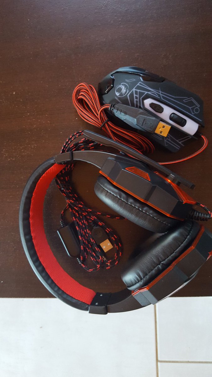 leamyla's tweet photo. @echipyfr cadeau bien recu merci beaucoup super beau casque et sourie #EchipyNoFack 👍 https://t.co/UN9iaG51uQ