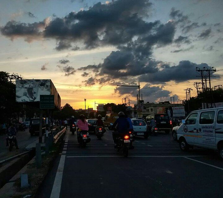 AzhanAhmed11's tweet image. A beautiful and a mesmerizing view of Taj market . Lucknow/India 
#IncredibleIndia #perfectpost #goforit