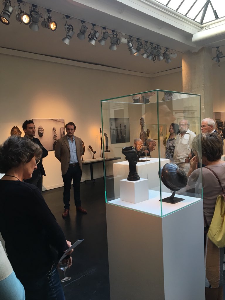 amisquaibranly's tweet photo. Journée #parcoursdesmondes pour les @amisquaibranly ! Premier arrêt : visite de l’exposition “Pigalle 1930” par Charles-Wesley Hourdé et Nicolas Rolland, co-commissaires de l’exposition. #PDM2018 https://t.co/9gW0WoajXV