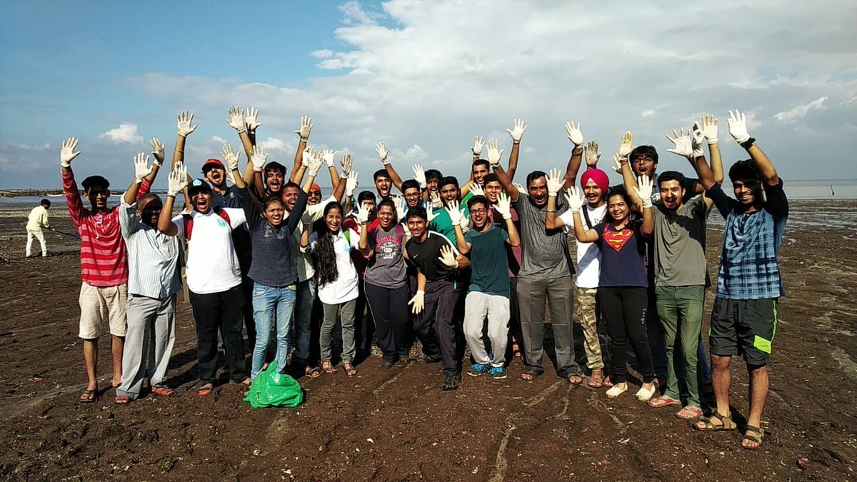 LDIFoundation's tweet photo. 110,000 people are joining the crowd for a cleaner planet in India. @AIESECIndia and @LetsDoItIND have done spectacular work, gathering numbers in only two months. On photo: volunteers cleaning the #Mumbai Beach
#WorldCleanUpDay https://t.co/rT2rNUyp33 https://t.co/qYIFZGJB83