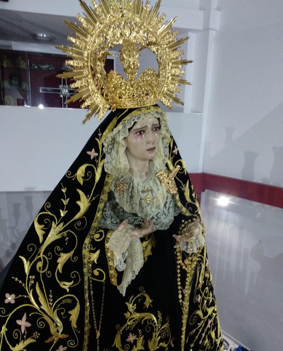 DoloresPtoTorre's tweet photo. OFICIAL - Hoy celebramos la festividad de los Dolores Gloriosos de Maria. Nuestra Señora de los Dolores ya se encuentra en su trono procesional a la espera de recorrer las calles de su barrio para el #VIIRosarioVespertino que comenzará a las 20.30 horas. https://t.co/Rq5jL1hGi7