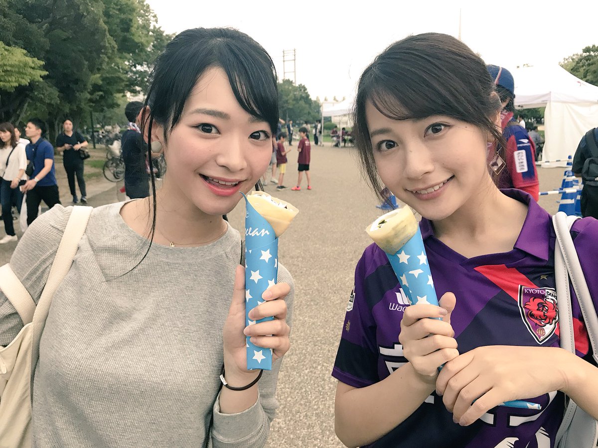 京都サンガf C 今日はプライベートで サンガキャンパス隊 のみなみちゃんと 卒業生の あーちゃん こと 山陽放送の武田 彩佳アナウンサーがアウェイ岡山戦の応援に来てくれています 勝利の女神たち まずは腹ごしらえ Sanga Fagiano 団結心