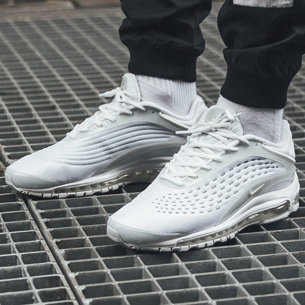 all white air max deluxe