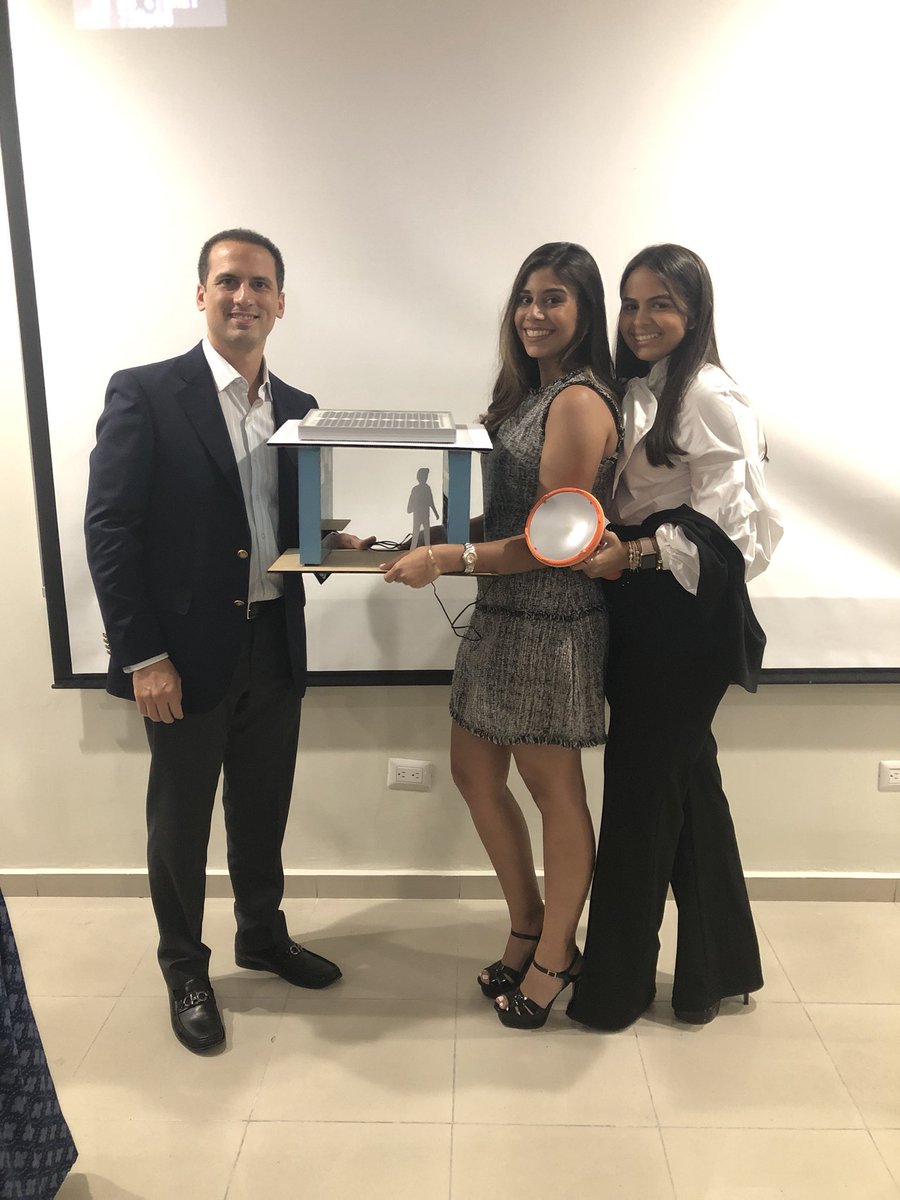 CarlosFGM's tweet photo. En @raassolar apoyamos iniciativas y proyectos de estudiantes para cuidar el planeta 🌎 y hacerlo cada día más habitable . Felicito a @marialegriasanz y @monicaroques por el 💯 que sacaron en su trabajo de grado en @unibeenlinea . #energiasolar #solarenergy #raasgroup #raassolar https://t.co/J419Wp4CKv