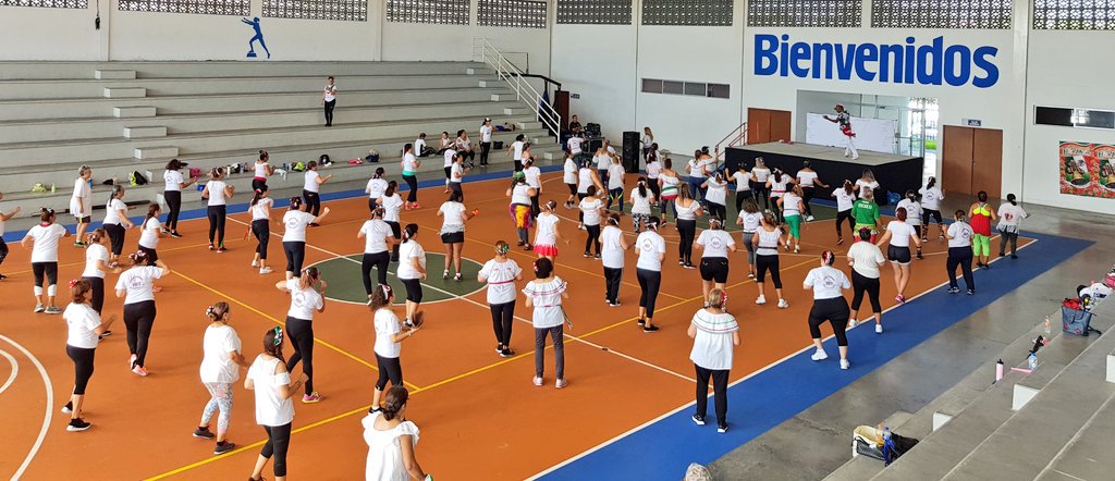 #BailoterapiaMasiva festejando el mes patrio en las instalaciones del Deportivo #DonJesúsHinojosa <a href="/GobSanNicolas/">Gobierno de San Nicolás</a> @deportesanico <a href="/metropoli_/">Periódico Metrópoli</a> <a href="/pmnoticiastv/">Pmnoticias.tv</a> <a href="/Cicmty/">CIC</a> @GeraVaqueraSN <a href="/JMastrettaNL/">Juan Mastretta</a> @VictorFuentesSN <a href="/C_delaFuente/">Chris</a> <a href="/greg77garcia/">Gregorio García Hdez</a> <a href="/_JaviHdz/">Javier hernandez</a> <a href="/ClubAlemania/">Club Alemania</a> @SomosDeSanNico