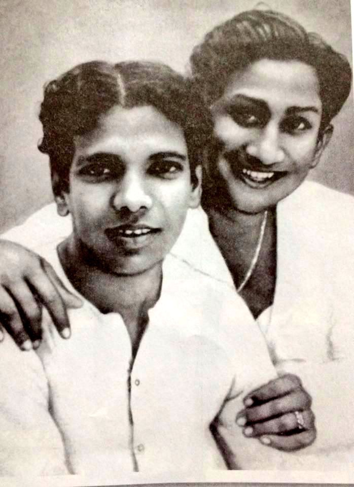 FilmHistoryPic's tweet photo. #Karunanidhi and Sivaji Ganesan
Karunanidhi, renowned screenwriter, wrote the screenplay & dialogues of Sivaji Ganesan’s debut film ‘Parasakti’.
#RIPKarunandhi #RIPKalaignar https://t.co/MeZ56K3OIb