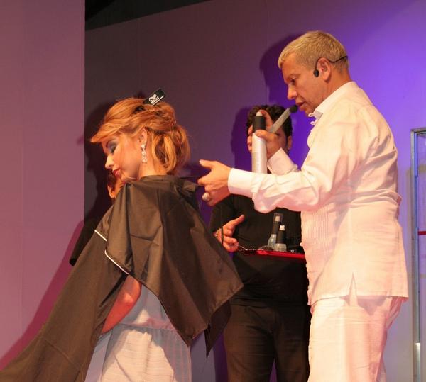 #50Aniversario" Me encanta la docencia. Muchos de mis alumnos, en la actualidad, son extraordinarios estilistas, no sólo están en Venezuela, sino en el mundo. Me siento muy orgulloso de haber contribuido en su formación" Ricardo Chang