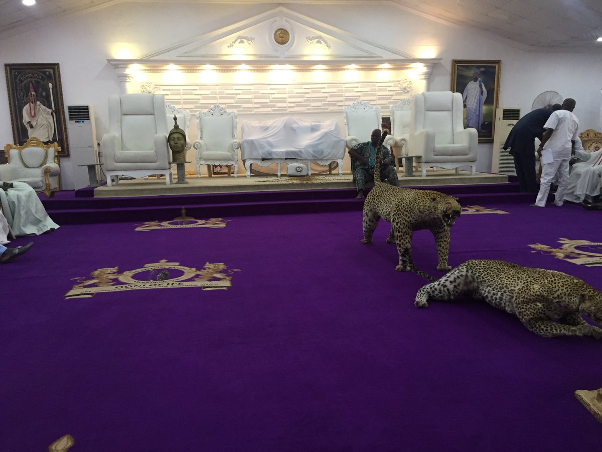 MoshoodAdeoti's tweet photo. The arrival of Moshood Olalekan Adeoti at the Palace of The Ooni of Ife ahead of his Ife campaign. Sheeeuuu! https://t.co/HllN5k0PGn