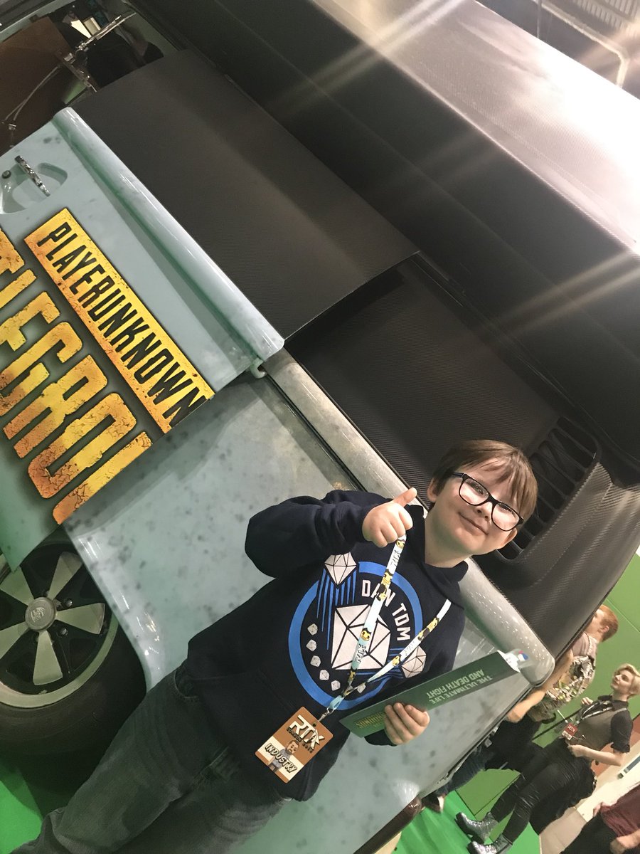 shonkysparrow's tweet photo. Orlando enjoying a sweet treat #PUBGVan @xboxuk https://t.co/s6q3RgZQcb