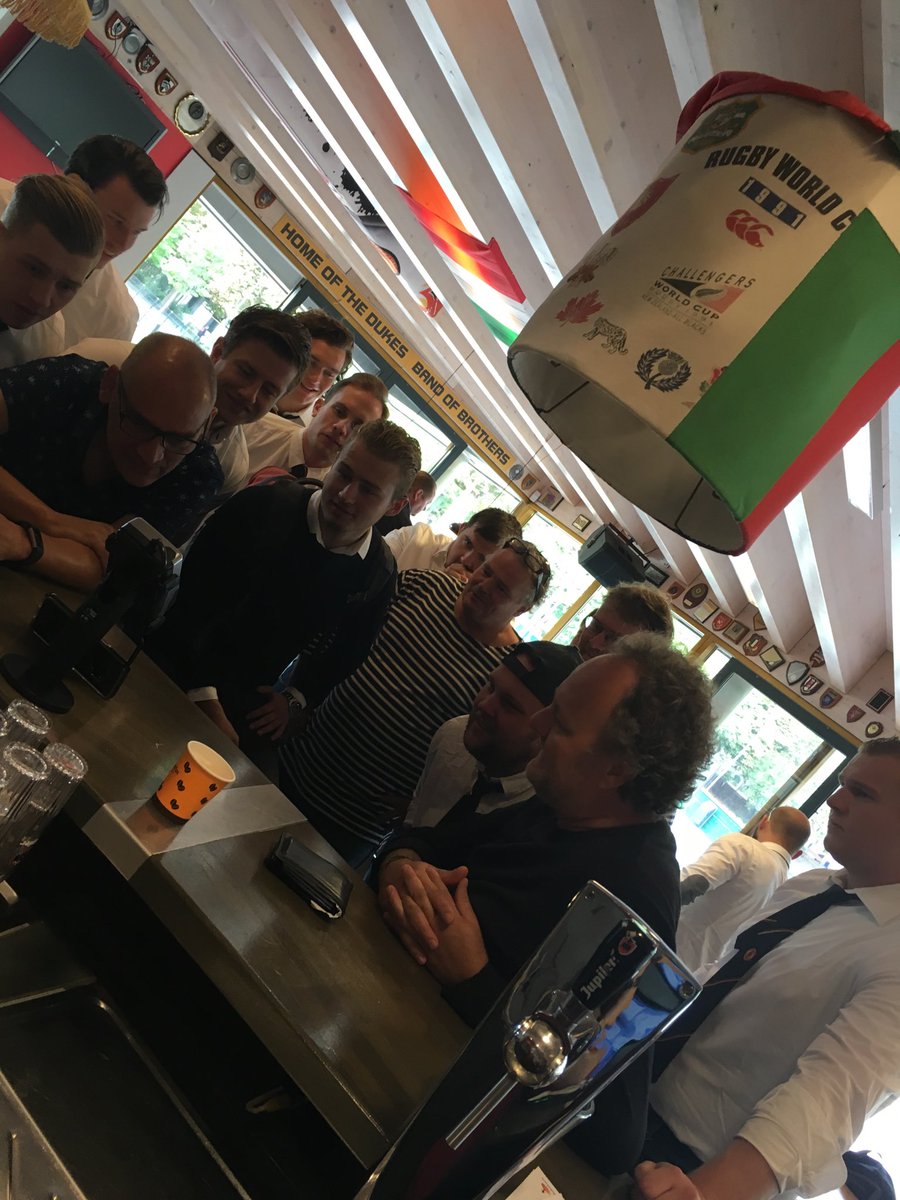 Leuke bardienst zo #dukes #rugby