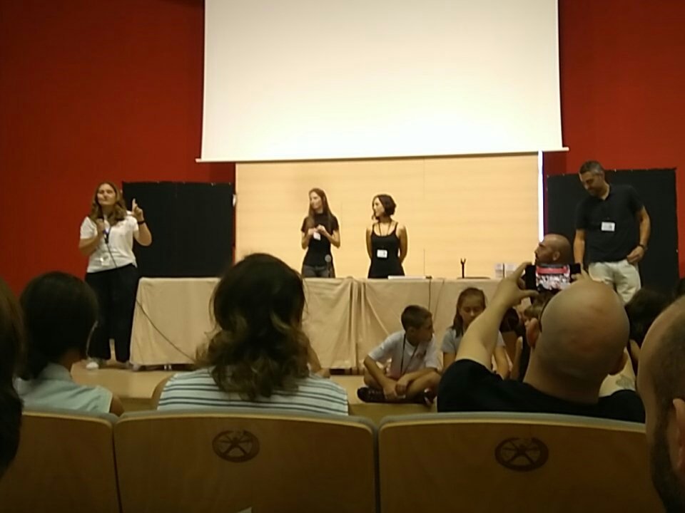 javi_alvarez13's tweet photo. "Los niños también tienen cosas que enseñar a los profes" #ludocentes2018 https://t.co/YLYaKa7eZa