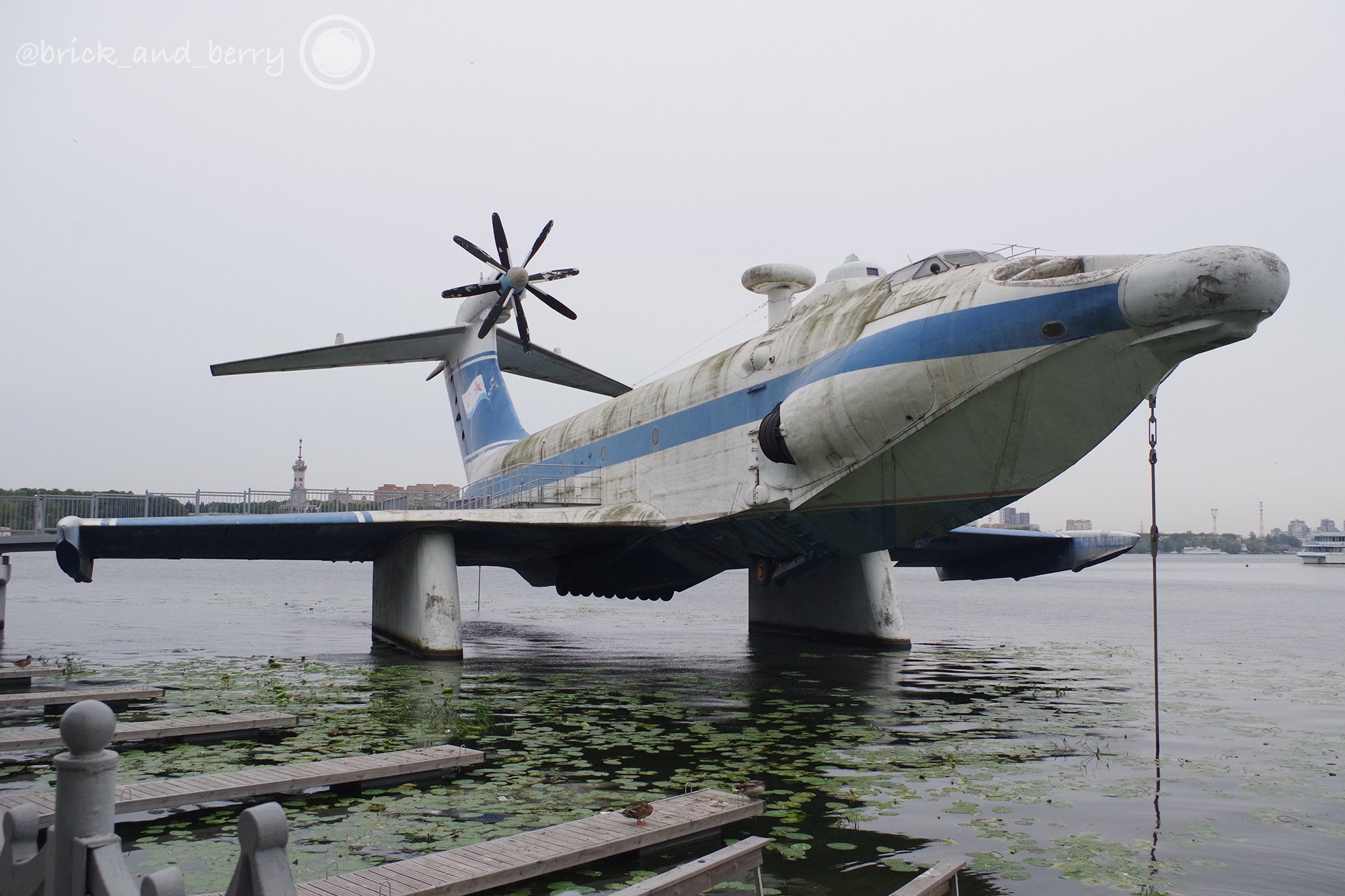 抄夏 こちらがエクラノプラン 初めて知る機体なのですが 飛行機とも違うようで 地面効果翼機と言って 地面や水面のすぐ上を飛ぶことでホバークラフトの要領で速度や輸送性を得るのだとか ロマンですね T Co Kjdk2zp2do Twitter 抄夏 こちらがエクラノプラン 初めて知る機体なのですが 飛行機とも違うようで 地面効果翼機と言って 地面や水面のすぐ上を飛ぶことでホバークラフトの要領で速度や輸送性を得るのだとか ロマンですね T Co Kjdk2zp2do Twitter