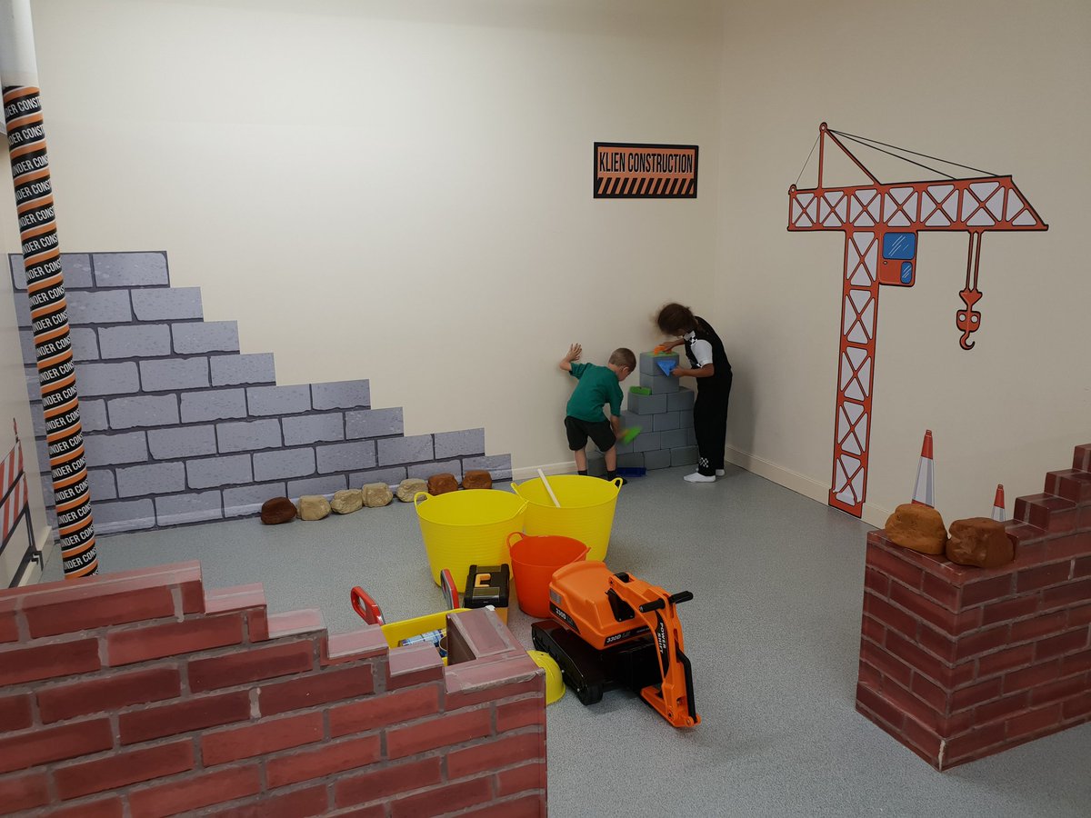 RoniHdigital's tweet photo. Me: "I try not to influence my children into a career path"
Also me...
"If this was a real project you could make it safer and easier with @Newforma_UK - just saying!" π€£π€£
#Construction #learning #womenintech #womeninconstruction #workingmum #Newforma #BIM https://t.co/u54IppIXIK