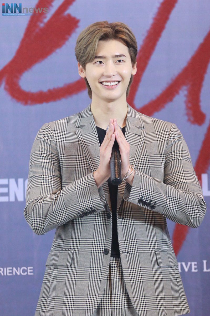 INNNEWS_ENT's tweet photo. นุ้งเป็ดมาแล้ว! “อีจงซอก” ในงานแถลงข่าว 2018 Lee Jong Suk Fan Meeting in Bangkok ‘CRANK UP’
#2018LJSCrankUpinBKK
#leejongsukfanmeetinginbkk #LEEJONGSOKinBKK #LeeJongSuk #leejongsuk  #อีจงซอก https://t.co/ly7EVLsYHJ