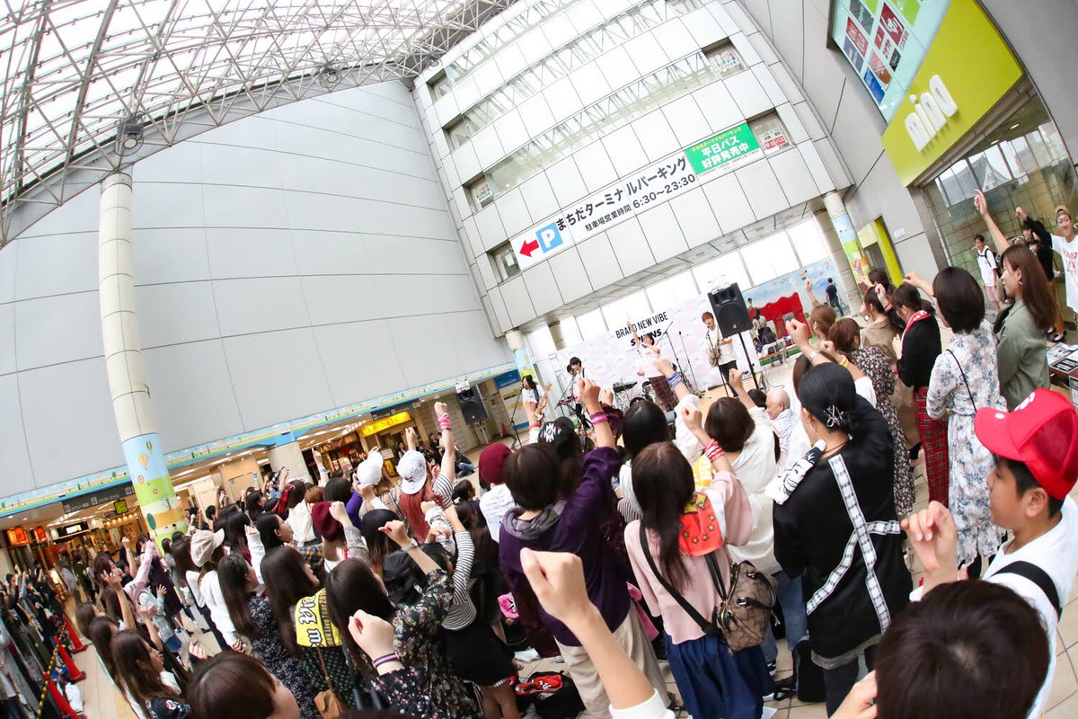 Ryo__mcd's tweet photo. 町田ターミナルプラザ✨
SPINNSの皆様のおかげで本当に素敵な時間を過ごすことができました😌
寄せ書きやサプライズに協力してくれたファミリーのみんなも本当にありがとう😭💕
幸せでした😌
寄せ書きもじっくり読ませていただきます！！

明日はカシパル！！✨
楽しみましょう😊✨ https://t.co/kzrOdvGwom