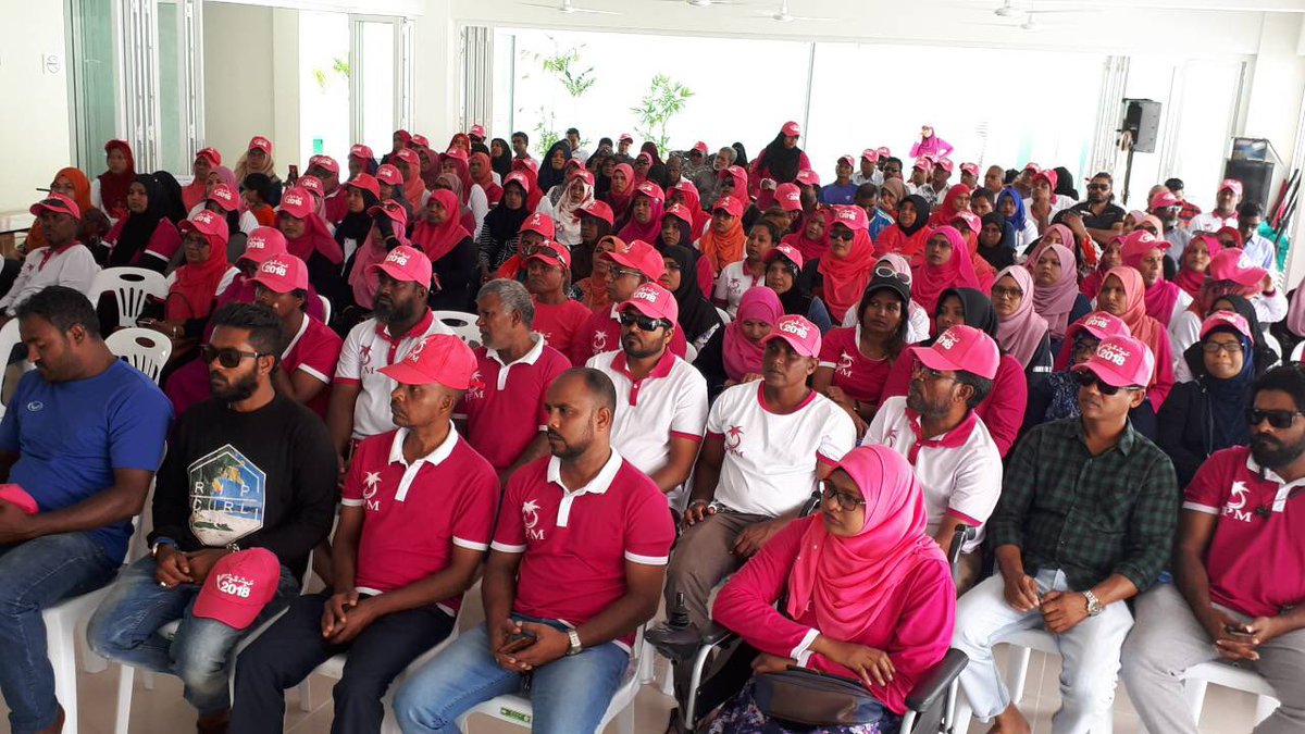 Humandust___'s tweet photo. Hulhumale youth City kudhin miyadhu hulhumaleyga onna event ah thahyaaruvanee,
Saabahey, Hulhumale team
#progressshared #yameenshaheem 
#CandidateNo1 
#23sep2018 
#1fest https://t.co/wX5ZhAyQWu