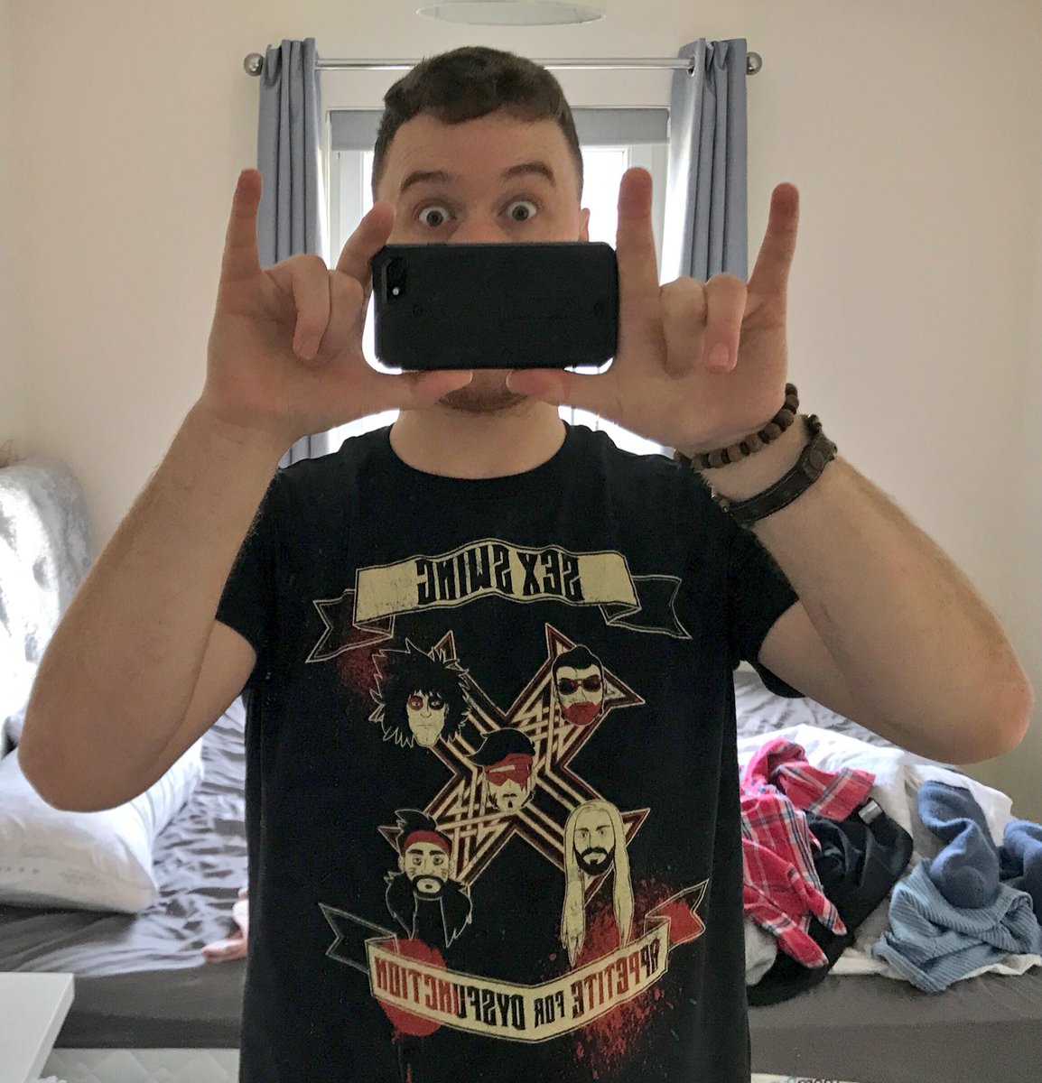 Sean_Donald's tweet photo. ROCK AND ROLL @FunhausTeam ALL THE WAY FROM SCOTLAND!!! @K2ulu got me this as a birthday gift! Coolest, gift, EVER!!! WHERE’S SEASON 2 AT???!!! #SexSwing #AppetiteForDysfunction @brucegreene @SirLarr @adamkovic @JamesWillems @joelrubin https://t.co/j3jVk3rtbN