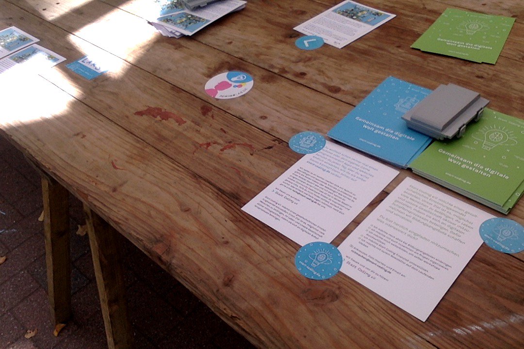 Start Coding e.V. (@startcodingde) on Twitter photo Heute sind wir auf dem Fun Day der JFKS-Schule in Berlin mit Dash von <a href="/WonderWorkshop/">Wonder Workshop</a> und unserem <a href="/JuniorLabBerlin/">JuniorLabBerlin</a> und werben fürs Programmieren für Kinder und Jugendliche. Großes Interesse bei den Kids :-) #funday #coding #dash Heute sind wir auf dem Fun Day der JFKS-Schule in Berlin mit Dash von <a href="/WonderWorkshop/">Wonder Workshop</a> und unserem <a href="/JuniorLabBerlin/">JuniorLabBerlin</a> und werben fürs Programmieren für Kinder und Jugendliche. Großes Interesse bei den Kids :-) #funday #coding #dash