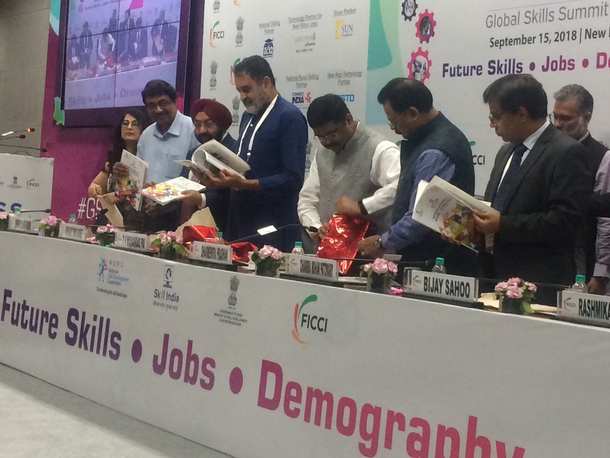 lokeshedu's tweet photo. Launch of IT-ITES Sector Skill Council Qualification Packs on #Futureskills by .@dpradhanbjp including 11 on #cybersecurity &amp; 19 on #AI &amp;  #Bigdata during .@ficciskill #GSS2018 .@sscnasscom https://t.co/se5NTcoXPX