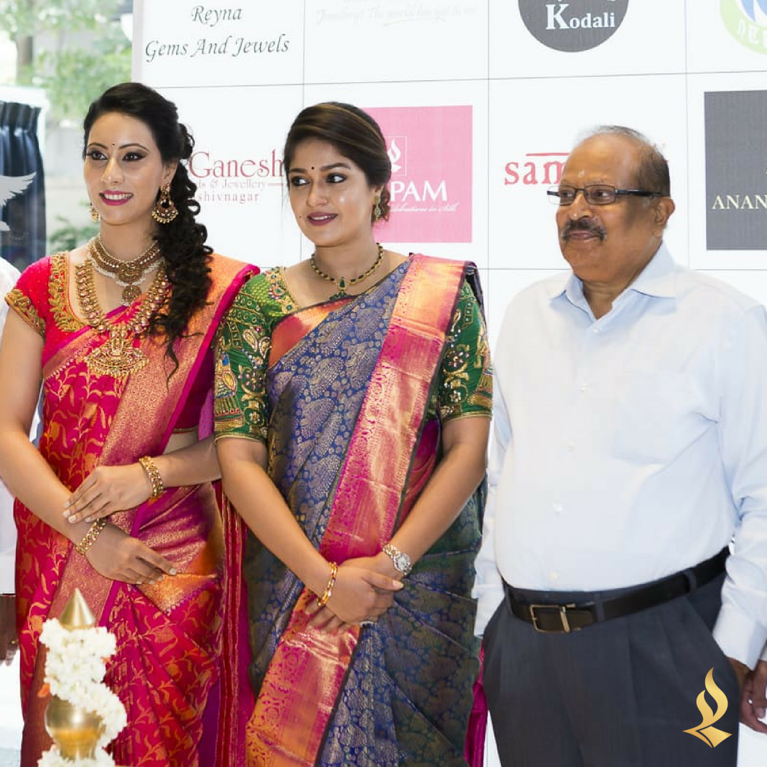 DeepamOfficial's tweet photo. Here's a glance of the happenings at the Times Asia Wedding Fair on Friday, 14th September 2018. IT was an honour to host our beautiful brand ambassador, Dr. Shruthi Gowda (Mrs. Karnataka 2017 &amp; Mrs. India 2017) at the fair.
#DeepamSilks #CelebrateInSilk https://t.co/hR0k0BIh0r