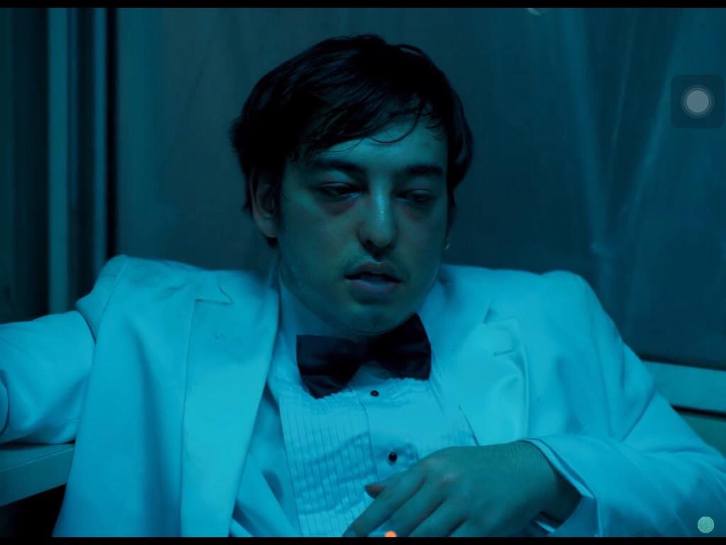 NoelAngeloooou's tweet image. Everyone right now: Chilling in their house, bathing in the rain

Me:

#sadnibbahours