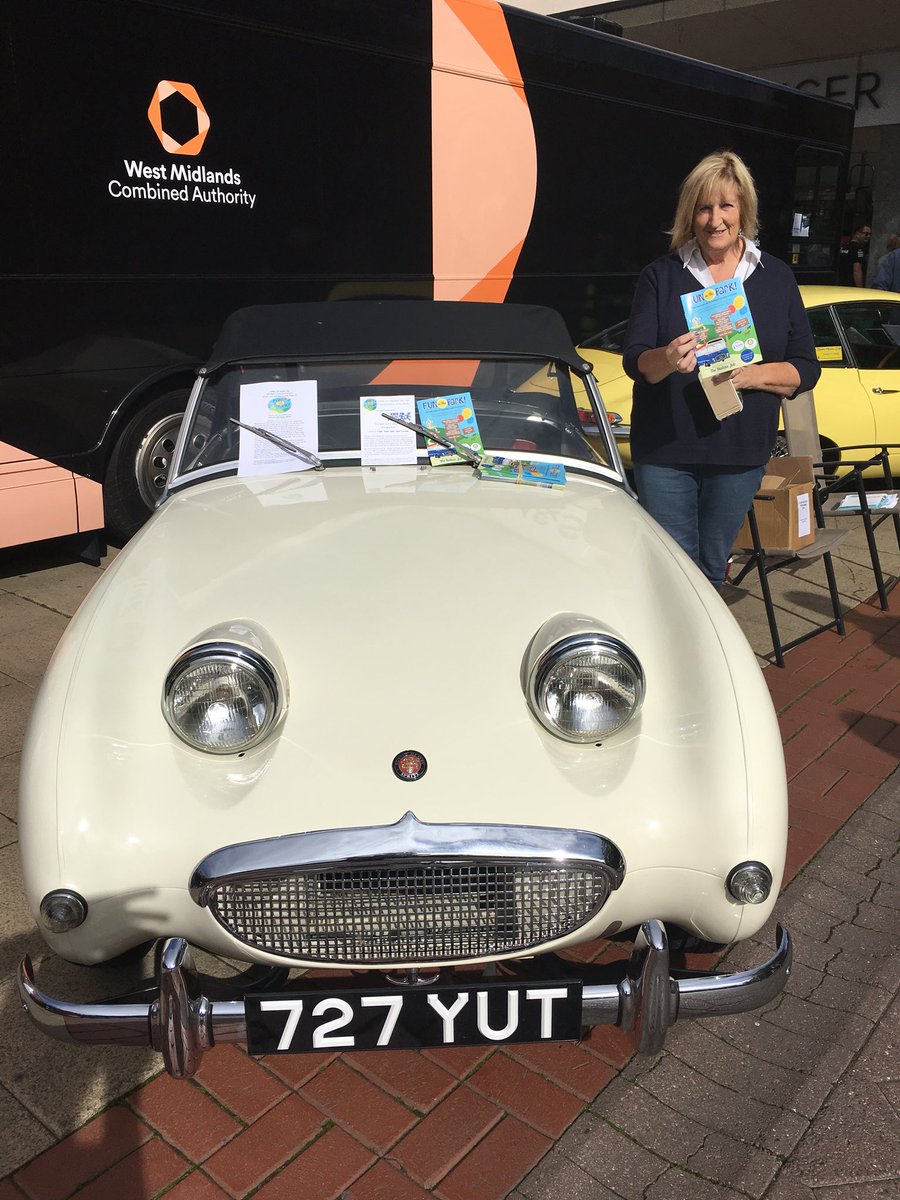 SolihullFITP's tweet image. Classic cars in Mell Sqaure?! It must be Fun in the Park!!