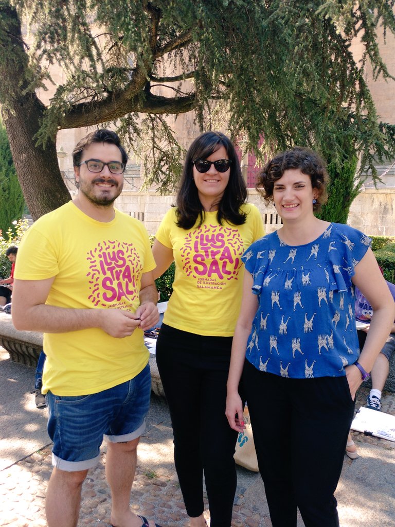 lanzasalamanc19's tweet photo. En directo: nuestra compañera Asun Roma está participado en la quedada de dibujantes #ILUSTRASAL18 @espacioznk @SAC_Usal dibujando con técnica y temática libre. Recordad que los dibujos estarán expuestos en la Hospedería Fonseca durante 1mes. :) https://t.co/Mw4JosyBU2