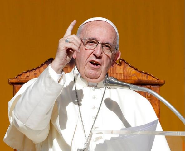 RaiNews's tweet photo. Papa Francesco a Palermo, omelia nella messa in memoria dell'omicidio del sacerdote #DonPinoPuglisi 25 anni fa: "Non si può credere in Dio ed essere mafiosi" → https://t.co/SfnYp1W9F4 https://t.co/G79FGnprHP
