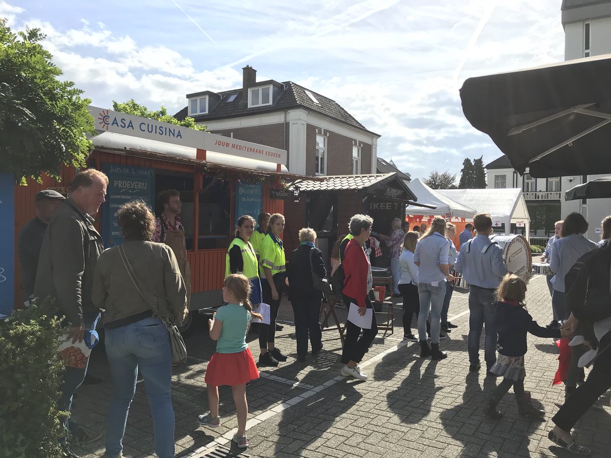 greetbouman's tweet photo. Echt een groot feest voor 50jarig jubileum #dekap! Veel mantelzorgers, vrijwilligers, @bgm_johnberends én koninklijk bezoek van prinses Margriet. @Stimenz https://t.co/cQajY0wKx2