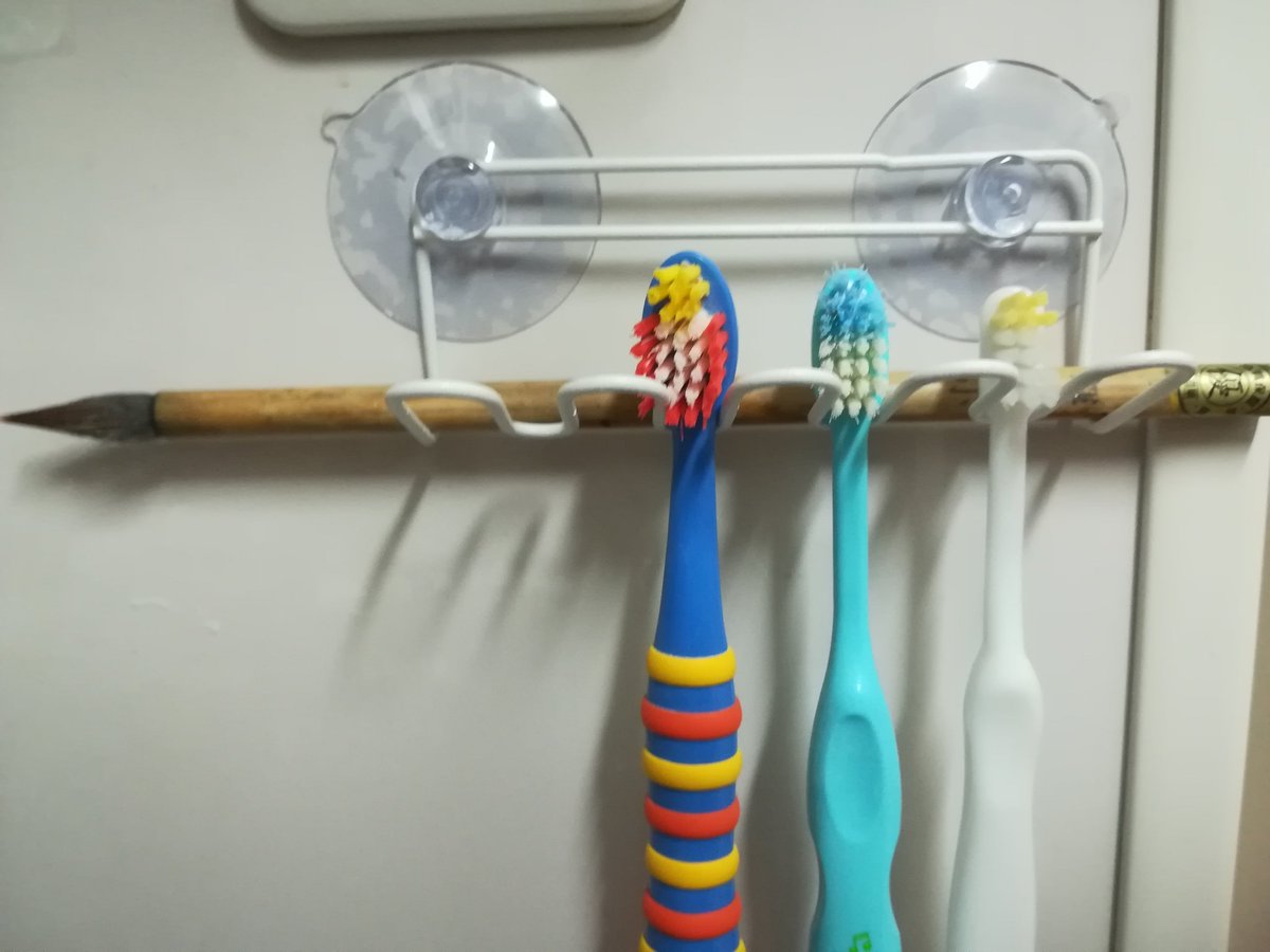 test ツイッターメディア - セリアで買ってきた歯ブラシホルダー。
小筆まで干せます?

#セリア https://t.co/BbH1khVSN3