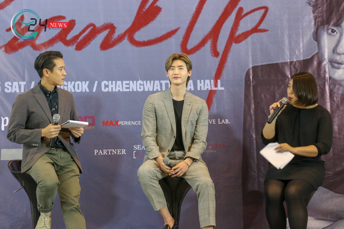 _24News_'s tweet photo. “อีจงซอก” ในงานแถลงข่าว 2018 Lee Jong Suk Fan Meeting in Bangkok ‘CRANK UP’
#2018LJSCrankUpinBKK
#leejongsukfanmeetinginbkk #LEEJONGSOKinBKK #LeeJongSuk #leejongsuk  #อีจงซอก https://t.co/wgvbrplDf8 https://t.co/Qqve1TW1J6