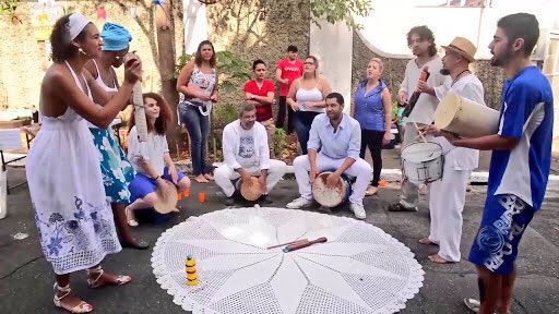 SeuAcervo_Music's tweet image. Hj 15/09 - 19h SESC 24 de Maio 

GRÁTIS 

#Gabiroba - Roda de Congo

O congo cantado tocado pelo Gabiroba é contagiante e envolvente. Seu repertório reúne cantigas tradicionais e autorais.

R. 24 de Maio, 109 
📞: 3350-6300
Bilheteria:  9 às 21h;