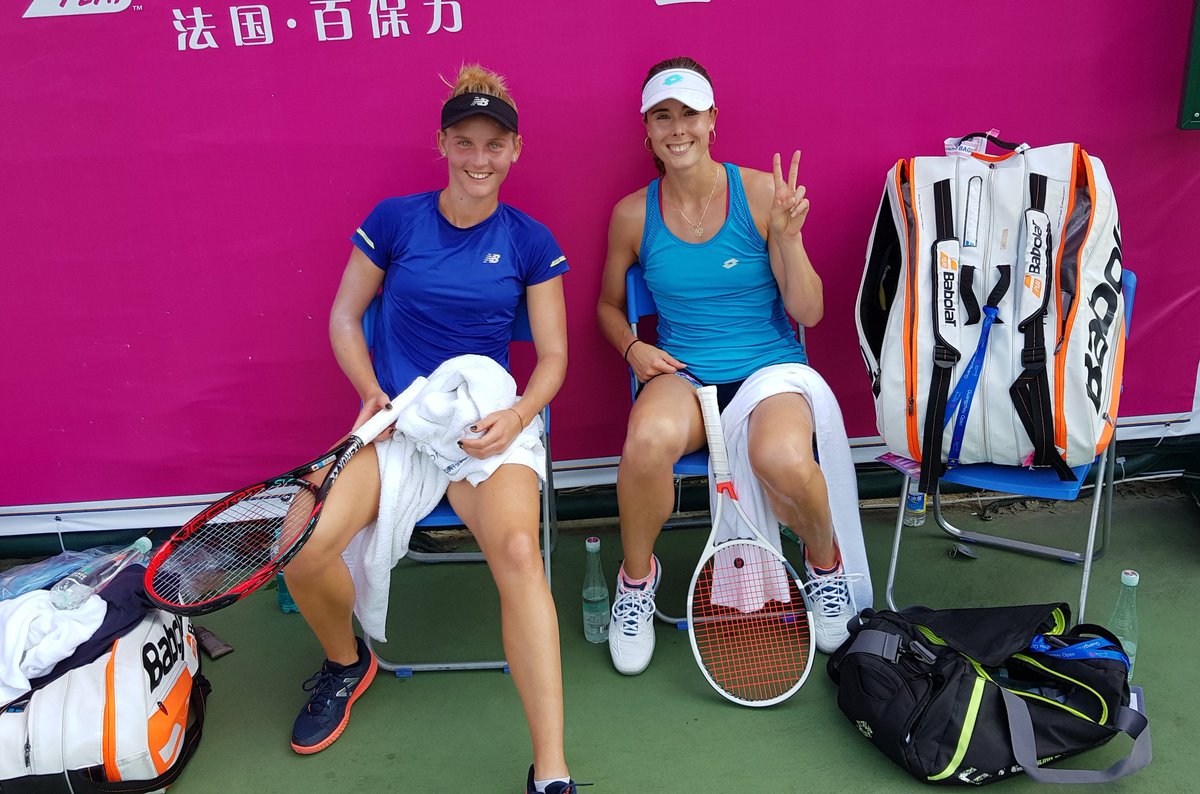 alizecornet's tweet photo. First day in Guanzhou 🎾🇨🇳 !
Before / after 2h practice at 40° with @fioferro 😅👊
Avant / après 2h d'entraînement dans la fournaise ! 😅💪 #pastoutefraiches #onsebat https://t.co/NLkYIFAhv1