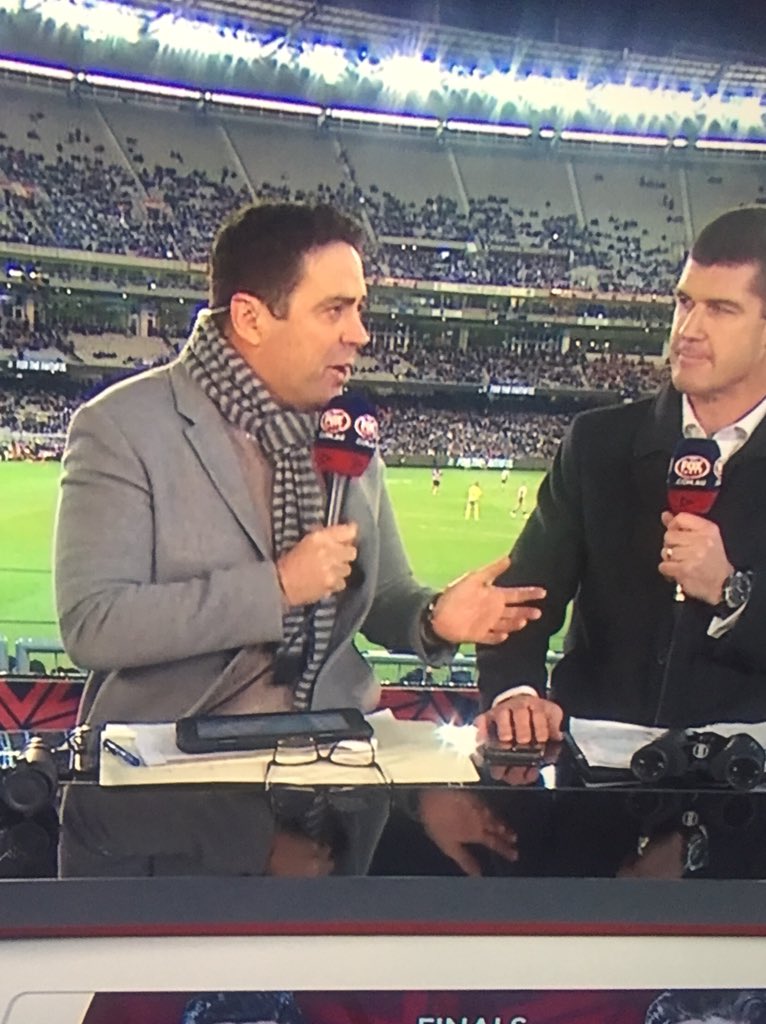 djandyvance's tweet photo. @FOXFOOTY What’s up with despicable Gary tonight? https://t.co/JiVQQurzyD