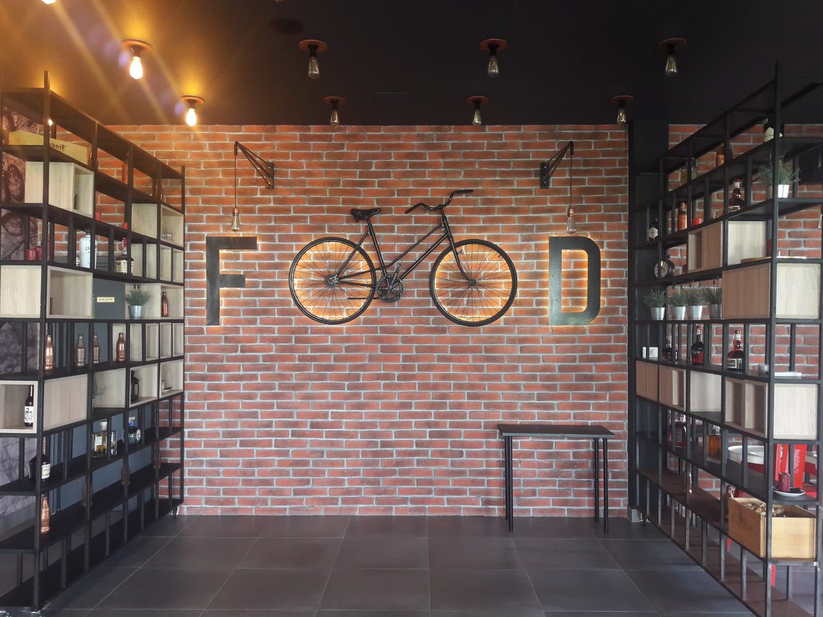 metro_brescia's tweet image. Sei pronto per la seconda edizione del #BresciaBikeFestival? Quest’anno coinvolgeremo anche negozi e librerie del centro grazie al #BikeNetwork! Per maggiori info: ow.ly/WaEZ30lOFQK