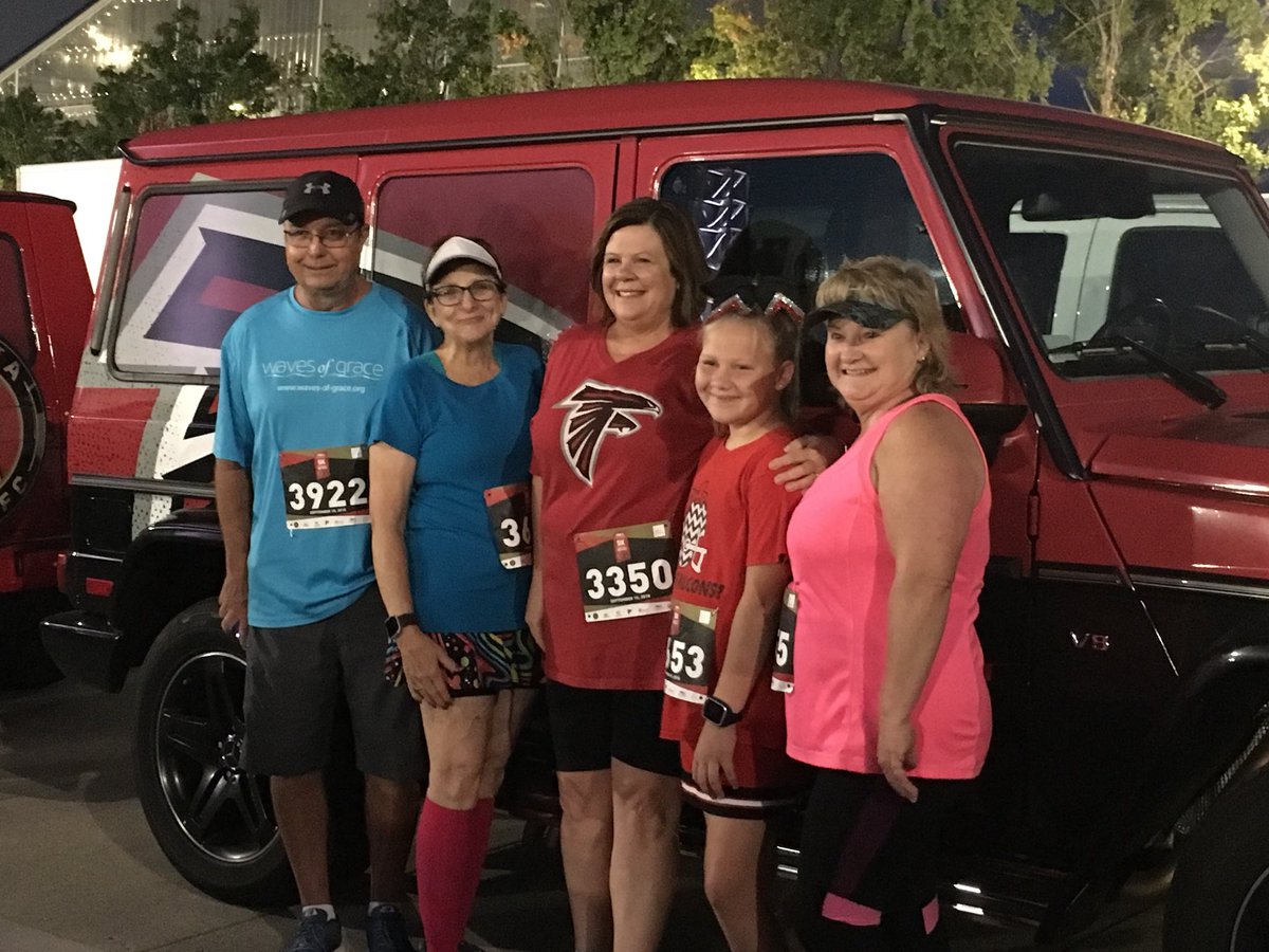 ATLtrackclub's tweet photo. The ultimate fan experience to finish on the field of the @AtlantaFalcons and @ATLUTD! Fans here representing in their favorite gear! @MBStadium 5K/Walk Like MADD #MB5K https://t.co/JpvcAyPgov