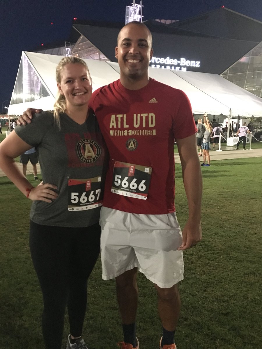 ATLtrackclub's tweet photo. The ultimate fan experience to finish on the field of the @AtlantaFalcons and @ATLUTD! Fans here representing in their favorite gear! @MBStadium 5K/Walk Like MADD #MB5K https://t.co/JpvcAyPgov