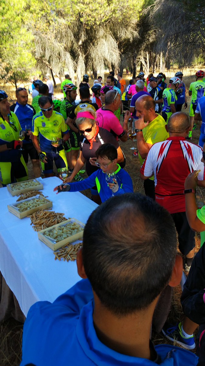 Como acto de la feria de productos ecológicos de Medina del Campo,se ha producido la marcha ecológica en bici a la Finca Las Caraballas,donde hemos degustado su vino y queso de Cantagrullas

@AyuntamientoMDC
@DeportesMDC
@cantagrullas
@CARABALLAS
@dmurielalonso
@TierrasdeMedina