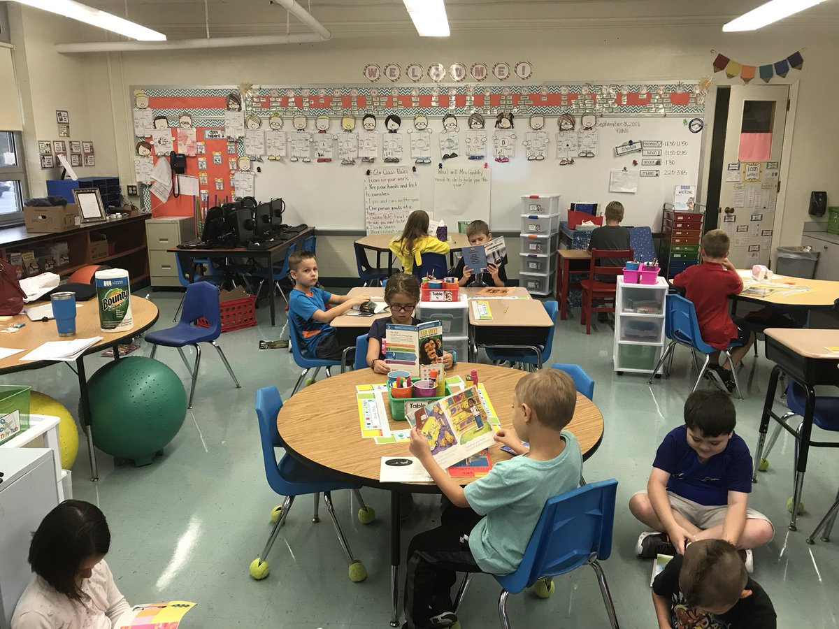 suelbi03's tweet photo. A busy first full week in 2nd grade.  We learned math center expectations, how to Read to Self, and shop for “Just Right Books.” #LEHSD https://t.co/MhM0NsLDz9